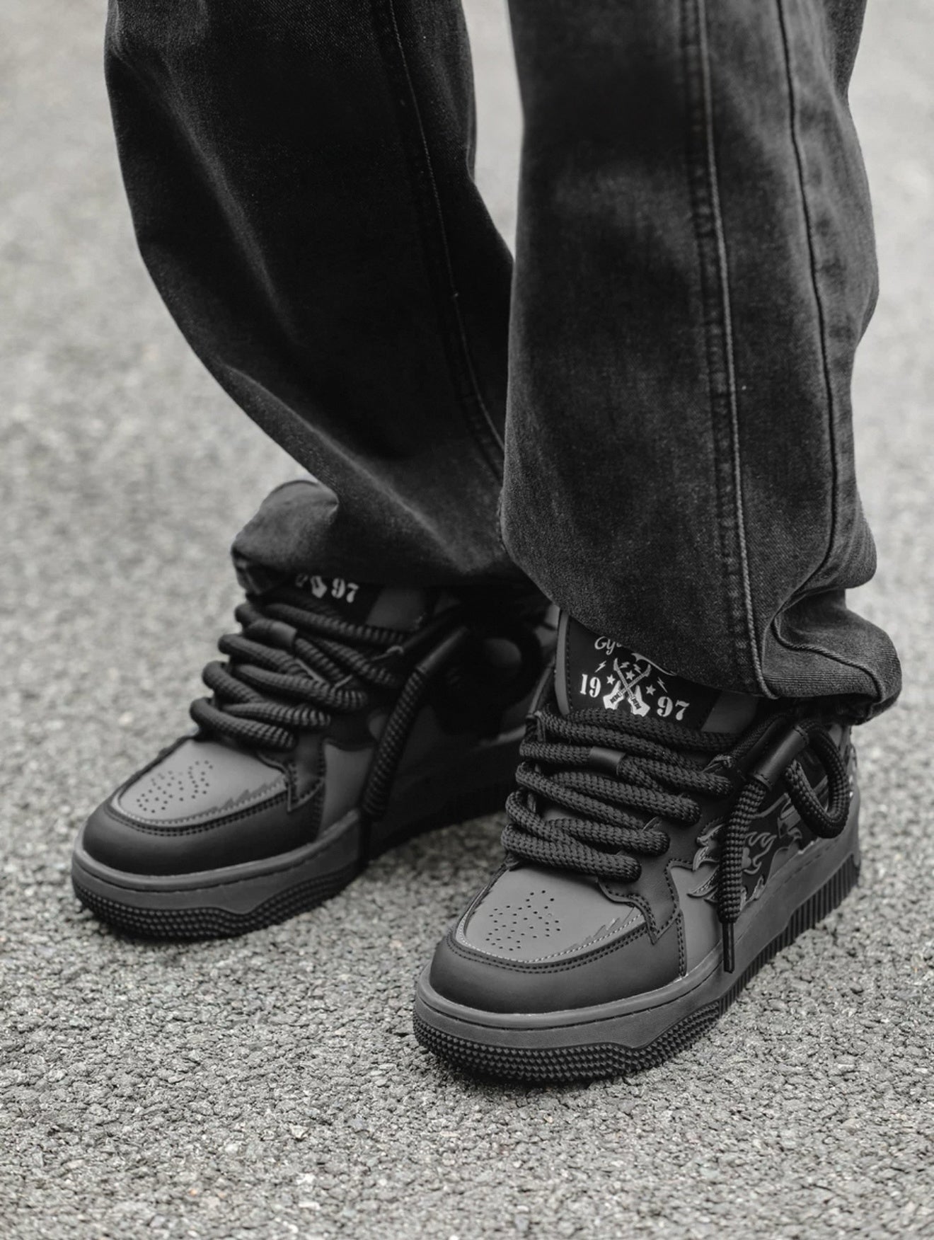“Shadow Blaze” Sneaker - Herren